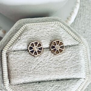 Wagon wheel stud earrings